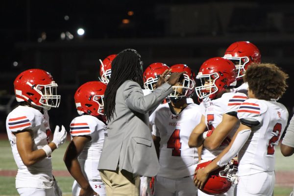 Offensive Coach Henry Rhoades sharing some words with the offense