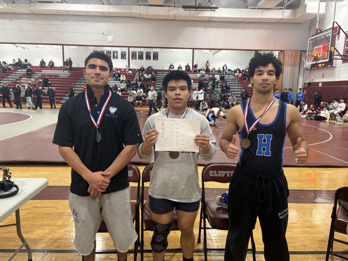 Wrestling team wins Mustang Invitational at Clifton
